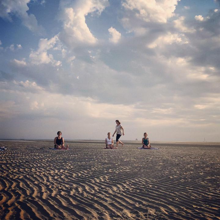 YOGA OP HET WAD